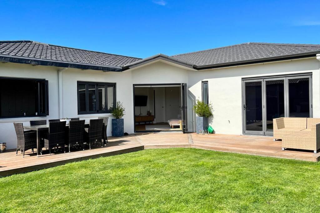 Villa Sunny Delight In Clive Exterior foto